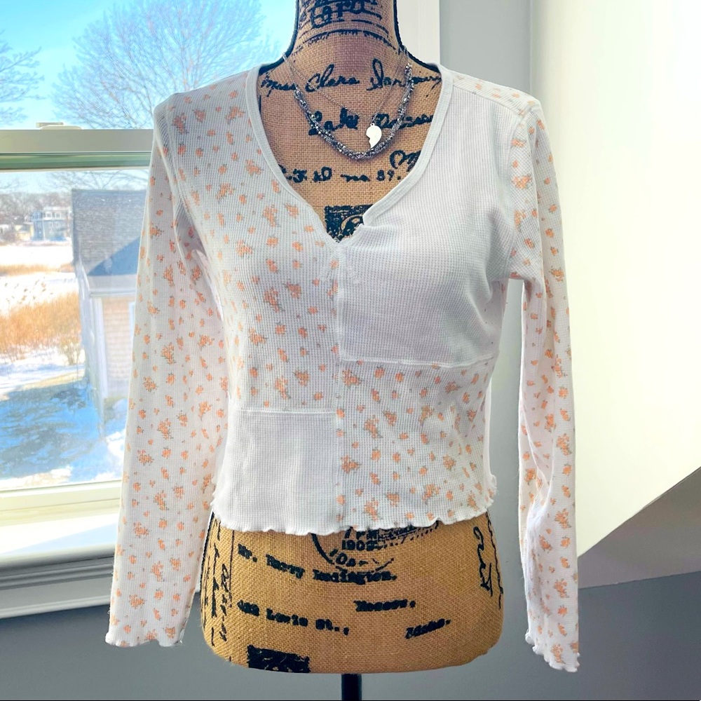 Medium barely worn soft cotton crop top 🌸🌼